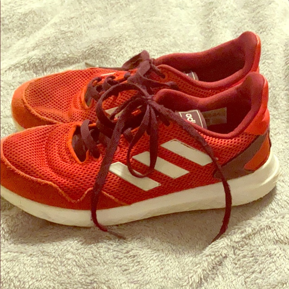 like new Adidas Cloudfoam in Red big boys size-7